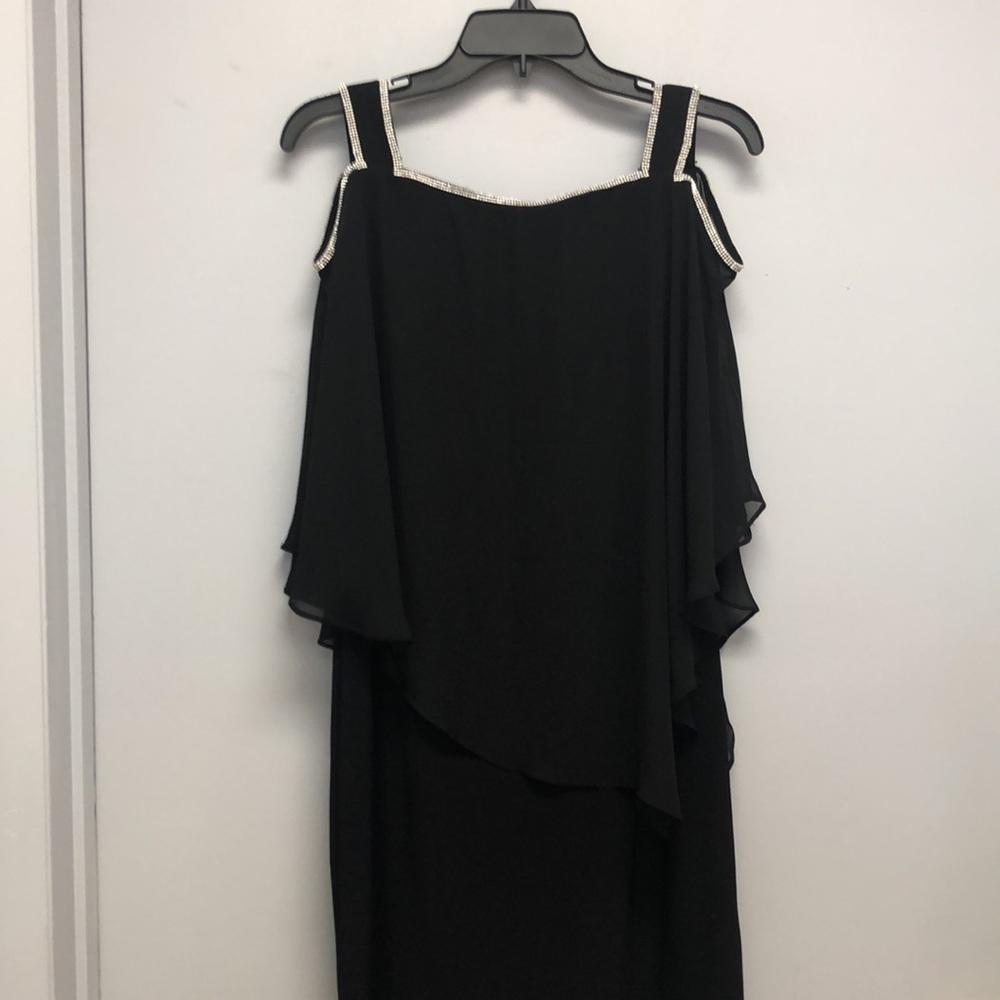 Roz & Ali cold shoulder dress